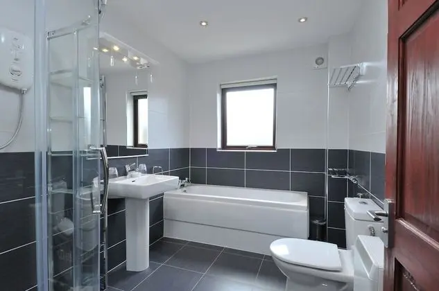 Kır Evi, Özel Banyo (Bernstein)