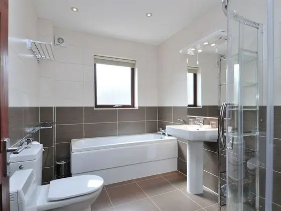 Kır Evi, Özel Banyo (Elgar)