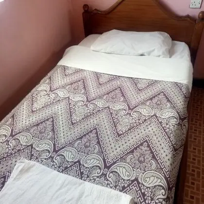 Büyük Yataklı Tek Kişilik Oda