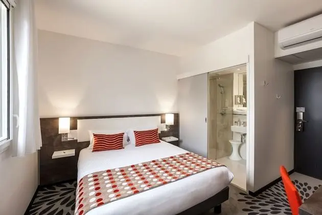 Tek Büyük Yataklı Oda (with Spa access)