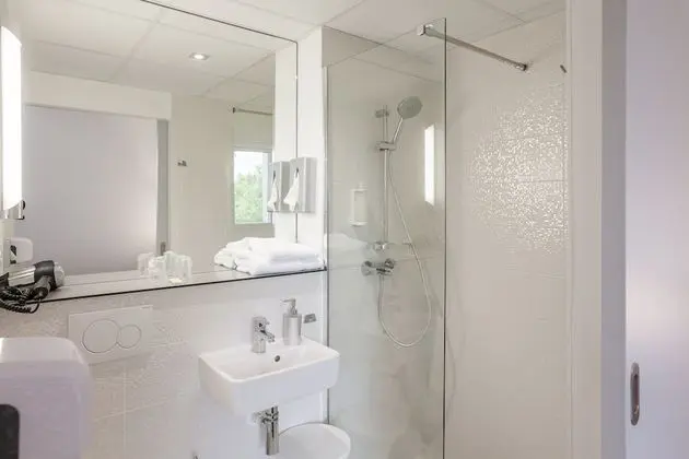 Tek Büyük Yataklı Oda (with Spa access)