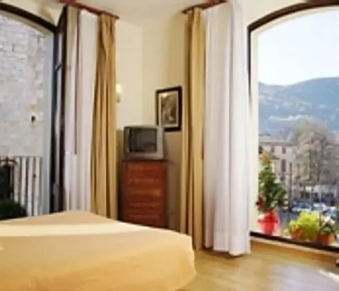 Junior Tek Büyük Yataklı Oda