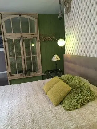 Tek Büyük Yataklı Oda (Green)