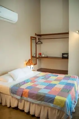 Basic Tek Büyük veya İki Ayrı Yataklı Oda, Havuz Manzaralı