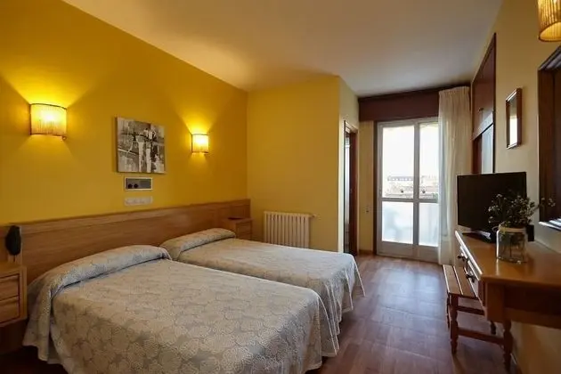Tek Büyük veya İki Ayrı Yataklı Oda, Balkon