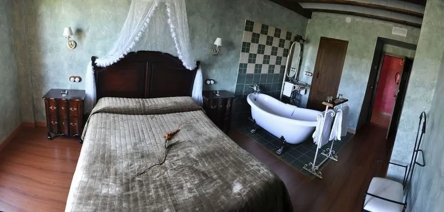 Tek Büyük Yataklı Oda, Küvet ( SPA )