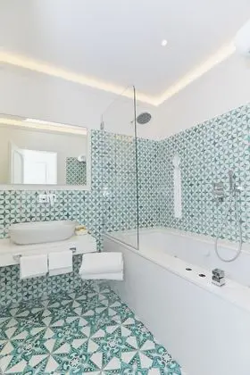 Deluxe Tek Büyük veya İki Ayrı Yataklı Oda, Teras, Deniz Manzaralı