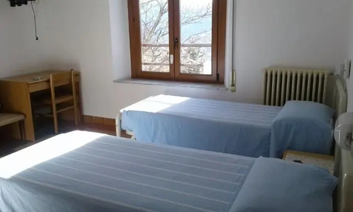 Tek Büyük veya İki Ayrı Yataklı Oda, 2 Tek Kişilik Yatak, Sigara İçilmez