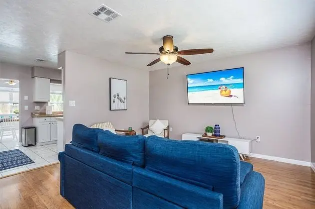 Ev (Conch Cottage Pool Home)