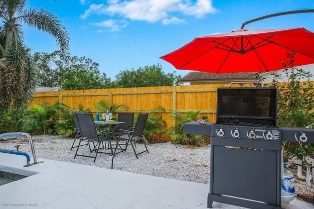 Ev (Conch Cottage Pool Home)