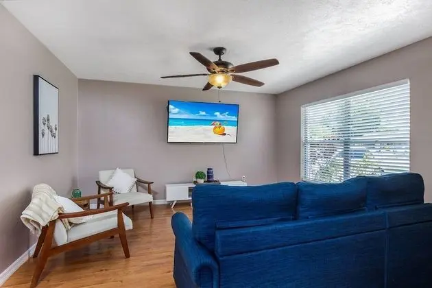 Ev (Conch Cottage Pool Home)
