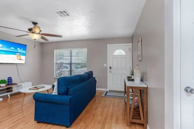 Ev (Conch Cottage Pool Home)