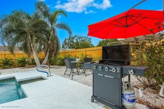 Ev (Conch Cottage Pool Home)