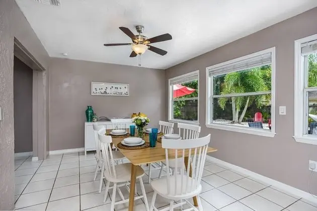 Ev (Conch Cottage Pool Home)