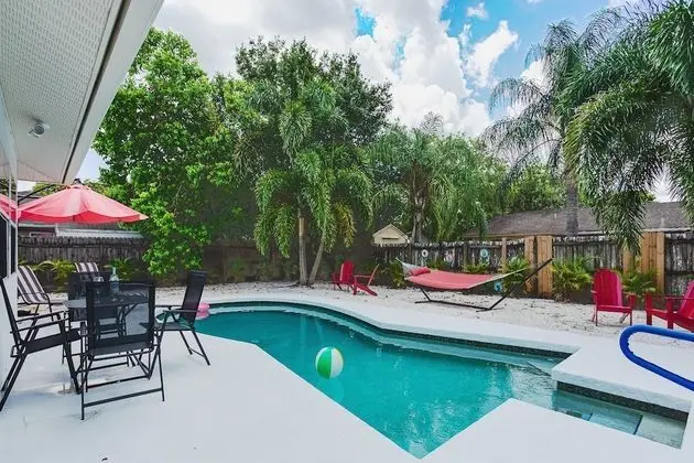 Ev (Conch Cottage Pool Home)