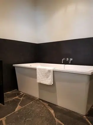 Deluxe Tek Büyük Yataklı Oda, Küvet, Avlu