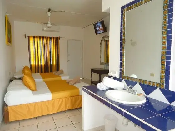 Deluxe Büyük Yataklı Tek Kişilik Oda, 2 Çift Kişilik Yatak, Balkon, Plaj Manzaralı