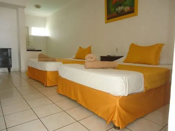 Deluxe Büyük Yataklı Tek Kişilik Oda, 2 Çift Kişilik Yatak, Balkon, Plaj Manzaralı