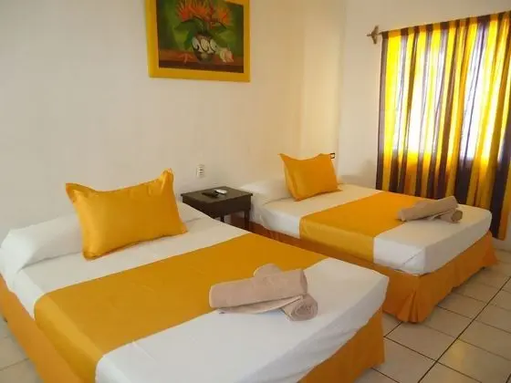 Deluxe Büyük Yataklı Tek Kişilik Oda, 2 Çift Kişilik Yatak, Balkon, Plaj Manzaralı