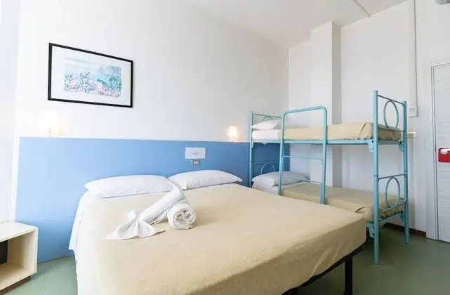 Dört Kişilik Oda, Deniz Manzaralı