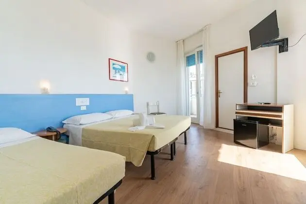 Üç Kişilik Oda, Deniz Manzaralı