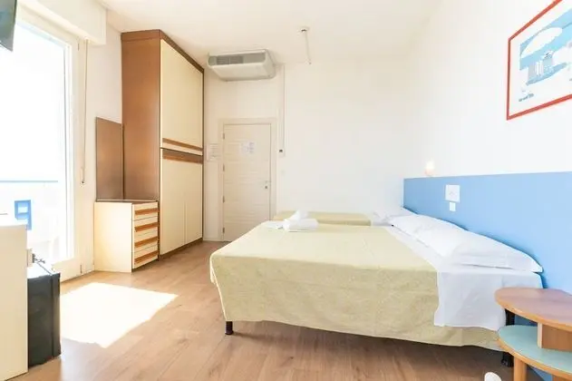 Üç Kişilik Oda, Deniz Manzaralı