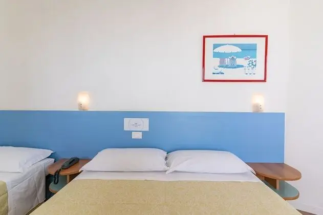 Üç Kişilik Oda, Deniz Manzaralı