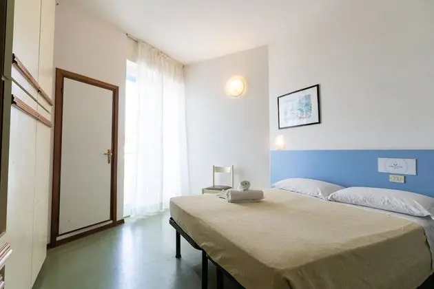 Üç Kişilik Oda, Deniz Manzaralı