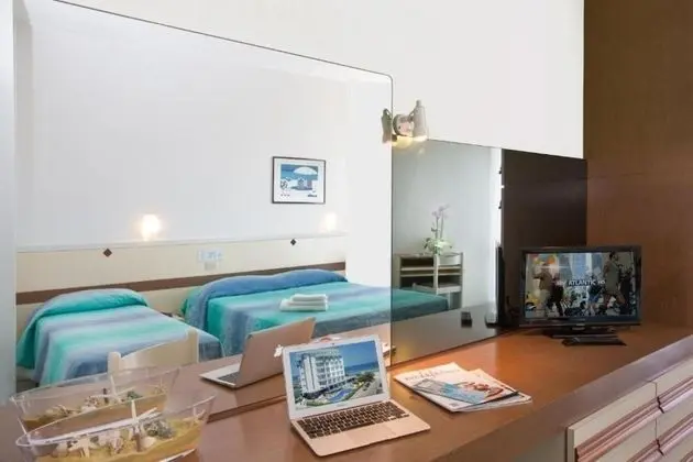 Üç Kişilik Oda, Deniz Manzaralı