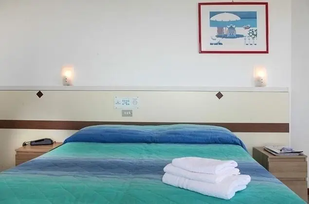 Üç Kişilik Oda, Deniz Manzaralı