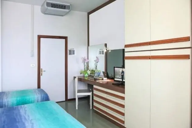 Üç Kişilik Oda, Deniz Manzaralı