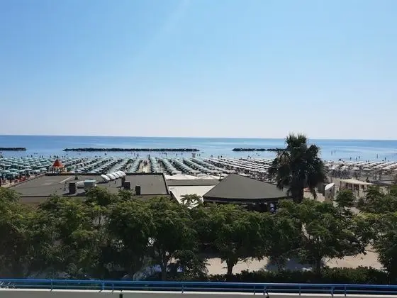 Üç Kişilik Oda, Deniz Manzaralı