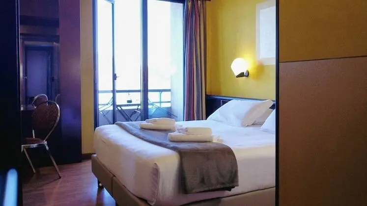 Standard Tek Büyük Yataklı Oda, Göl Manzaralı