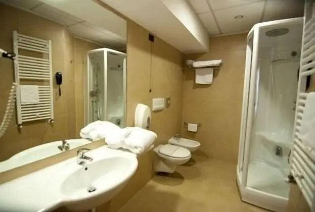 Büyük Yataklı Tek Kişilik Oda