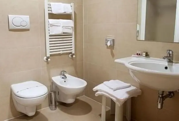 Büyük Yataklı Tek Kişilik Oda