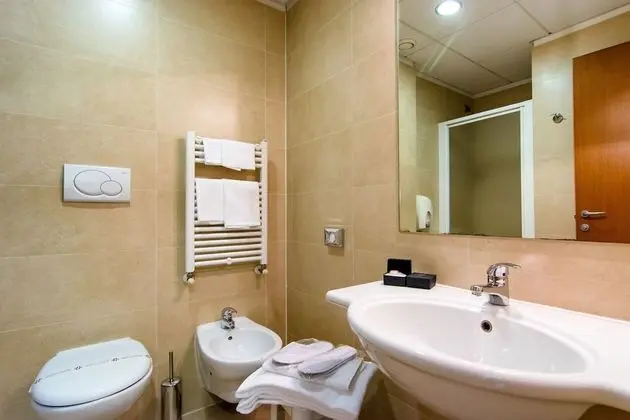 Büyük Yataklı Tek Kişilik Oda