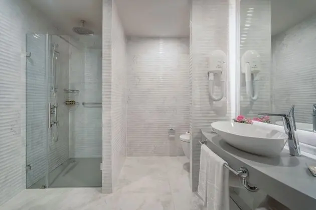 Deniz Manzaralı Deluxe Oda