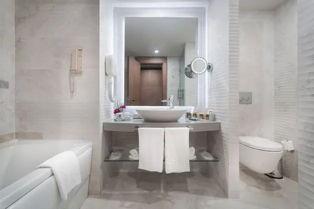 Kısmi Deniz Manzaralı Deluxe Oda