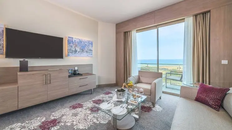 EXECUTIVE SUITE