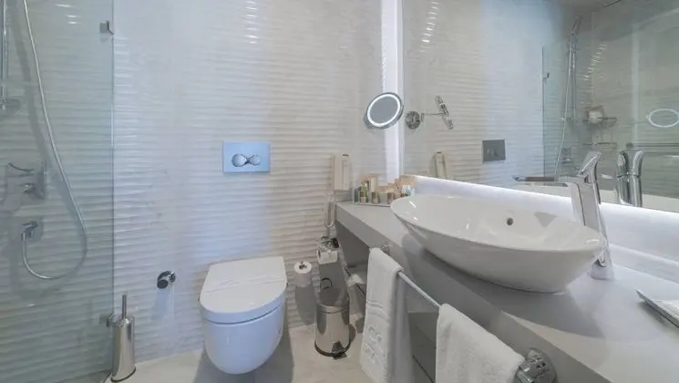 FAMILY POOL SUITE