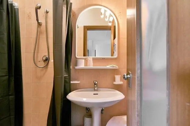 Basic Double room with lateral sea view