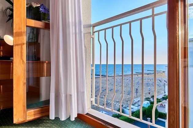 Economy Room with lateral sea view