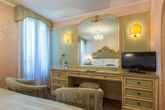 Classic Oda (Venetian)