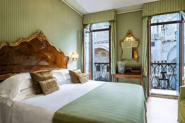 Süit (Saint Mark view)