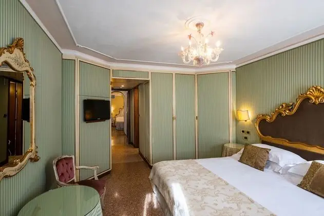 Süit (Saint Mark view)