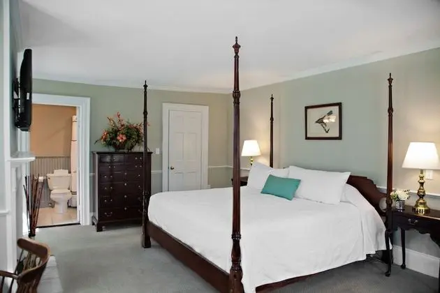 Historic Main Inn, 1 King, No Pets