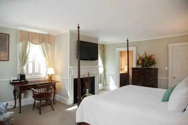 Historic Main Inn, 1 King, No Pets