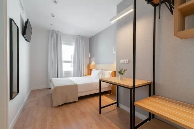 Premium Tek Büyük Yataklı Oda