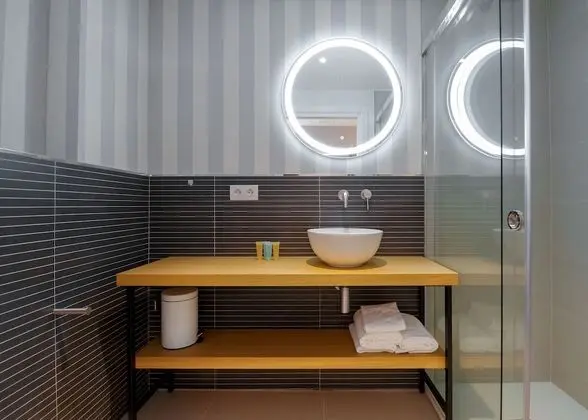 Premium Tek Büyük Yataklı Oda