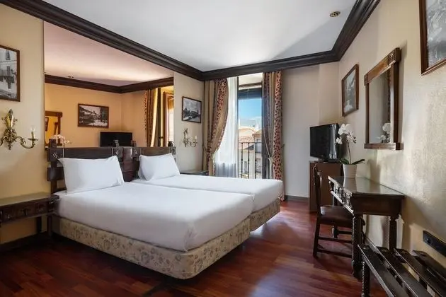 Tek Büyük Yataklı Oda, Balkon